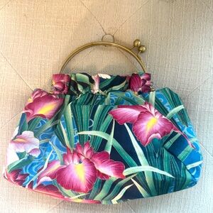 NWOT vintage floral light pink handbag with kiss lock closure